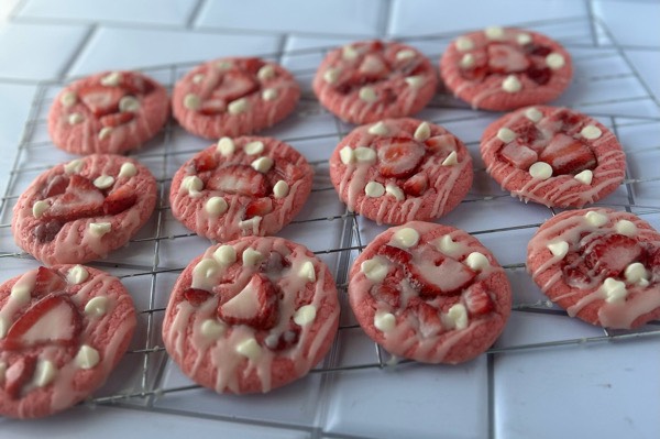 Strawberry Cheesecake Cookies-