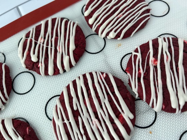 Red Velvet Cheesecake Cookies-